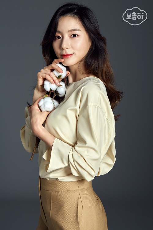 깨끗한나라 브랜드 보솜이가 기저귀와 아기 물티슈의 광고모델로 배우 박수진을 발탁했다.