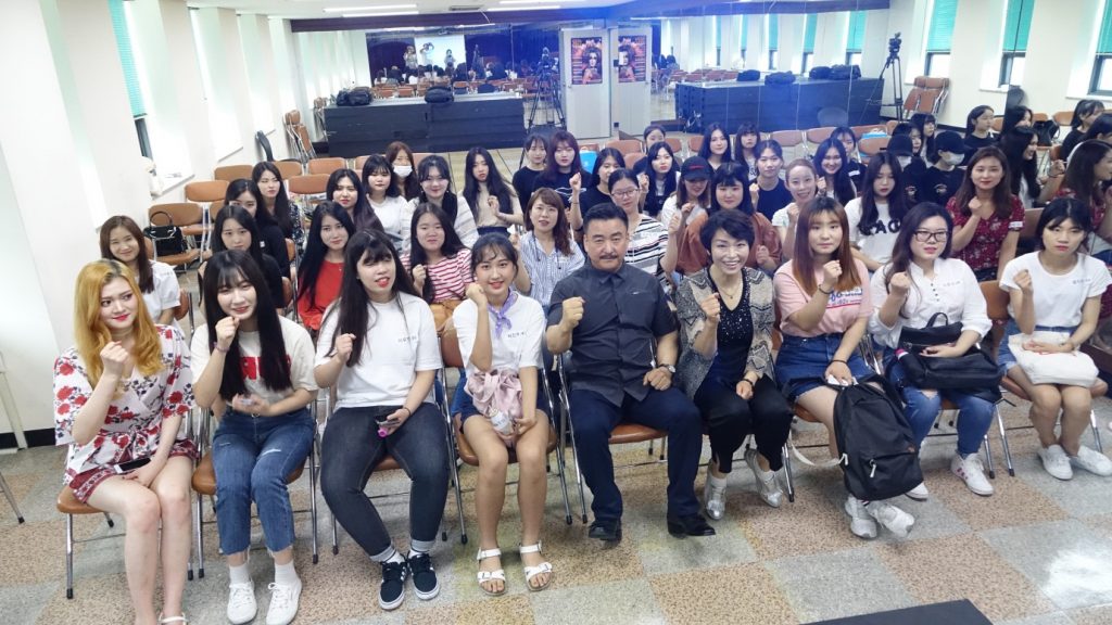 (사)한국메이크업전문가 직업교류협회(회장 안미려)는 지난 7월 1일 서울 서울직업전문학교 강당에서 ‘제28회 1급 기술강사세미나’를 개최했다.