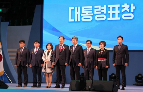 고기능성 화장품 OEM·ODM 기업 셀랩(대표 박순옥)이 지난 10월 23일 전북 익산 원광대학교에서 열린 `2017년 중소기업융합대전`에서 대통령 표창을 수상했다고 밝혔다.