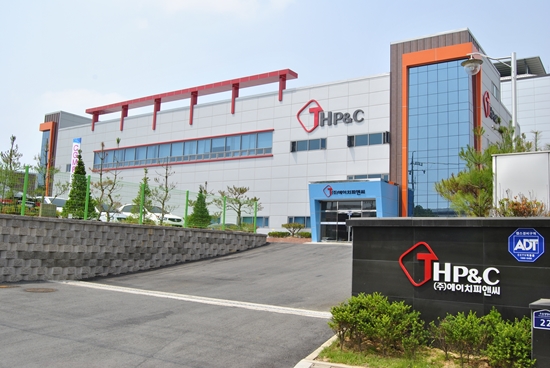 HP&C(대표 김홍숙)는 20년의 병원 전문 유통 경험과 더모코스메틱에 대한 오랜 노하우를 접목해 제품개발과 제조 기반을 통한 지속 성장을 이어오고 있다. 